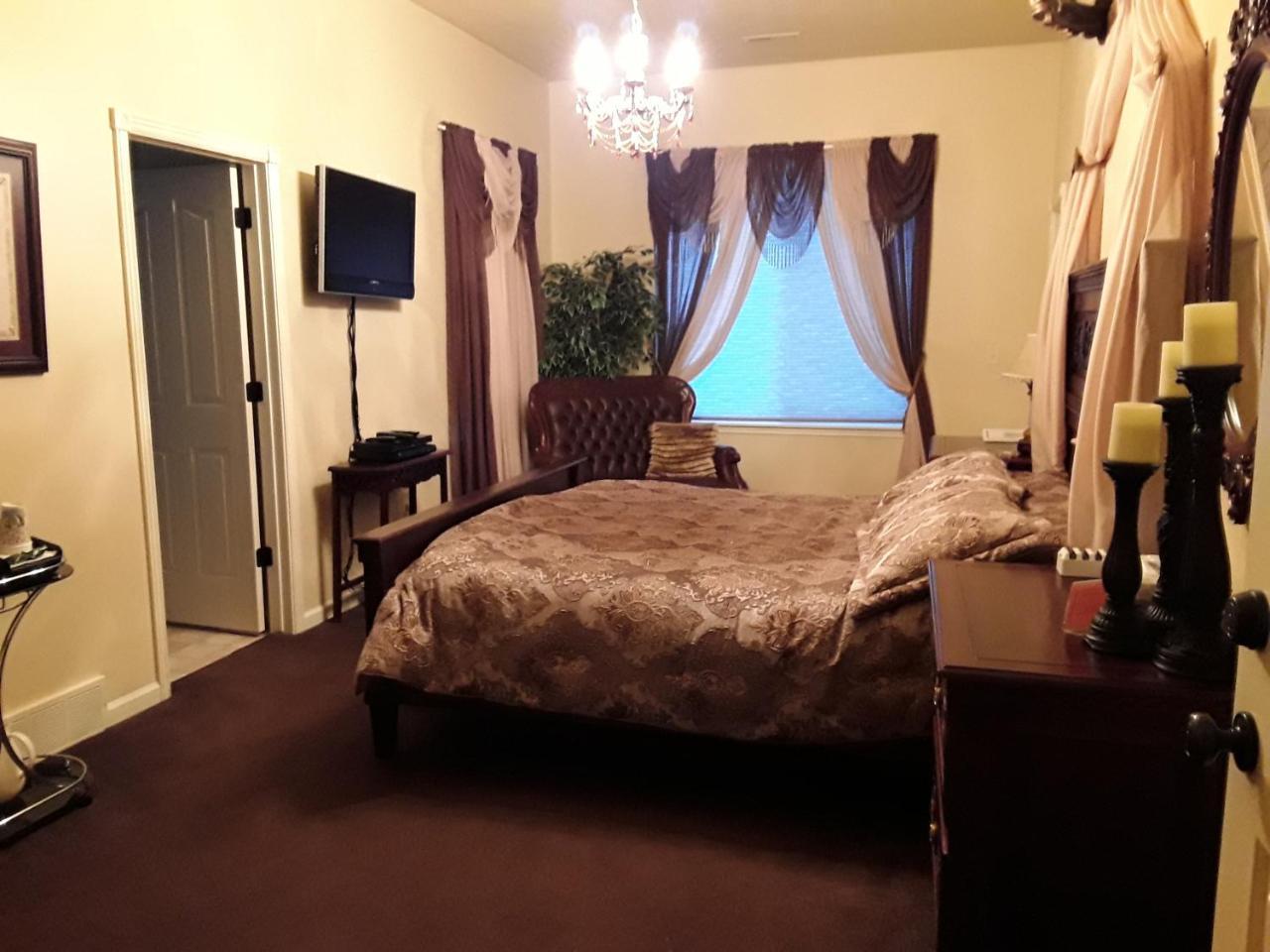 라바 핫 스프링스 Lions Gate Manor B&B 외부 사진