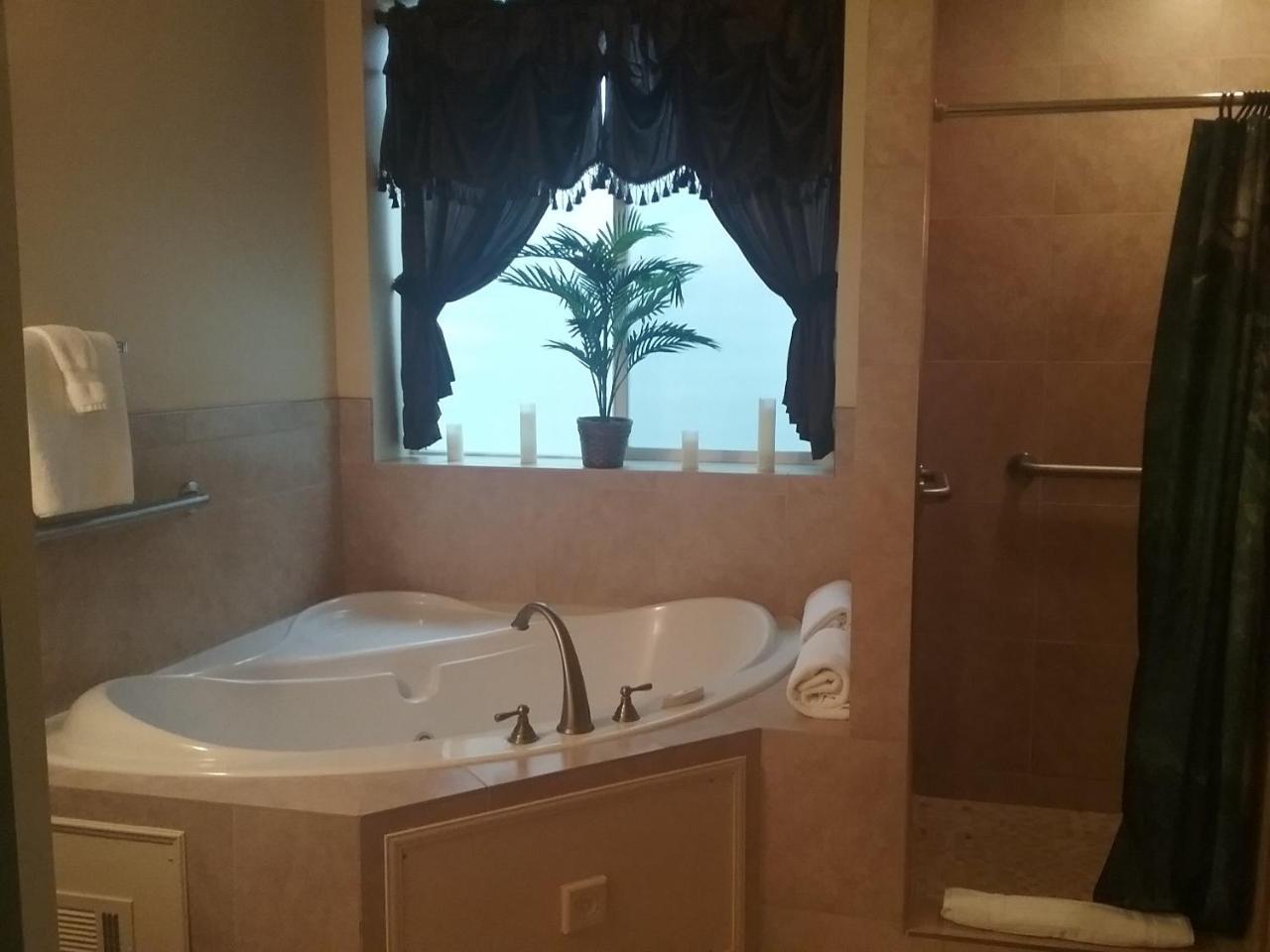 라바 핫 스프링스 Lions Gate Manor B&B 외부 사진