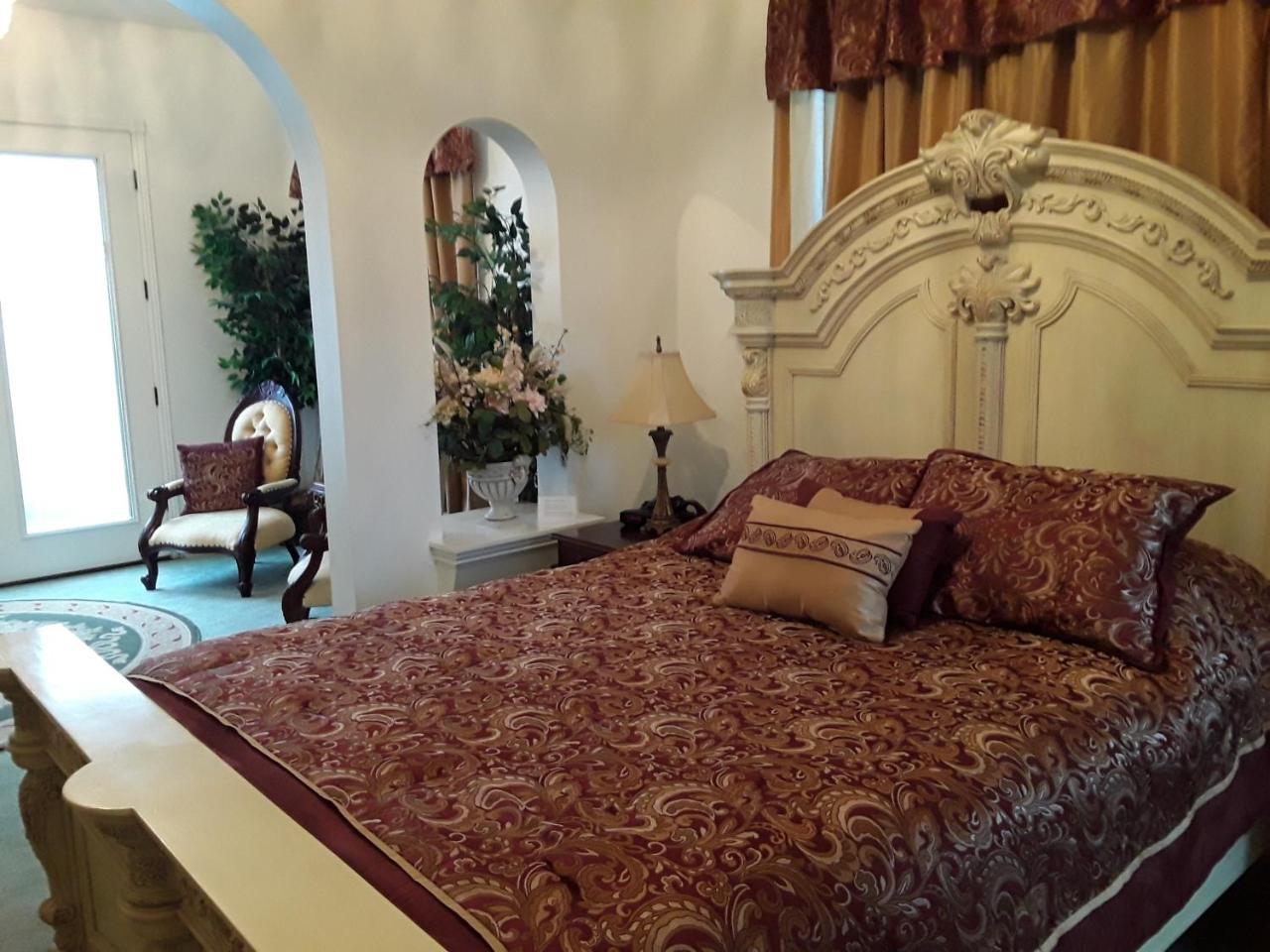라바 핫 스프링스 Lions Gate Manor B&B 외부 사진
