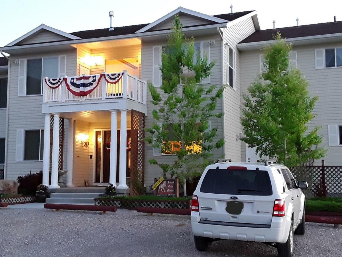 라바 핫 스프링스 Lions Gate Manor B&B 외부 사진