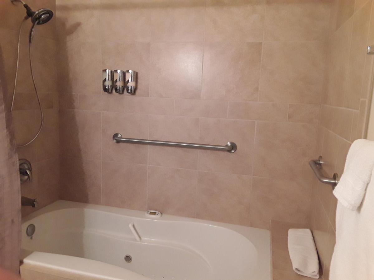라바 핫 스프링스 Lions Gate Manor B&B 외부 사진