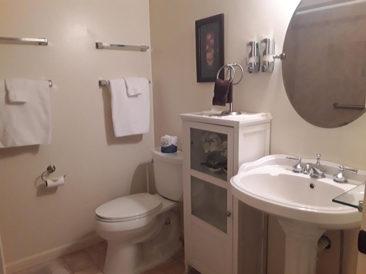라바 핫 스프링스 Lions Gate Manor B&B 외부 사진